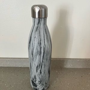 24oz Swell Stainless Steel Water Bottle
